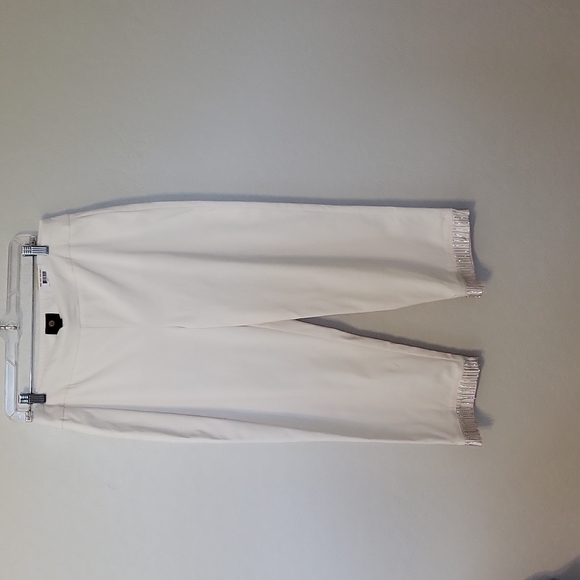 JM Collection Women's Pull-On Capri Pants Eggshell Embellished Bling Hem M - Picture 3 of 9